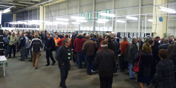 Sell of birds during the Golden Ring Show